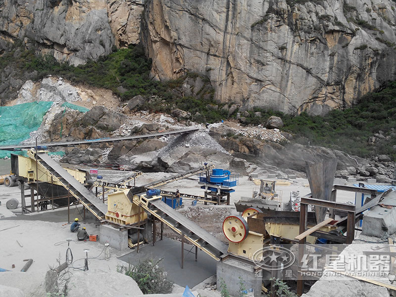 顎破搭配反擊破和制砂機(jī)組成的沙石生產(chǎn)線