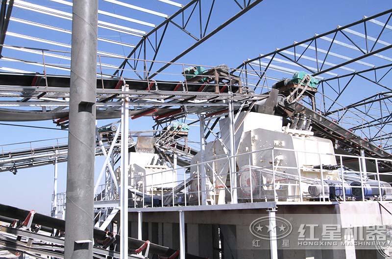 經(jīng)典組合型生產(chǎn)現(xiàn)場2——反擊式破碎機(jī)