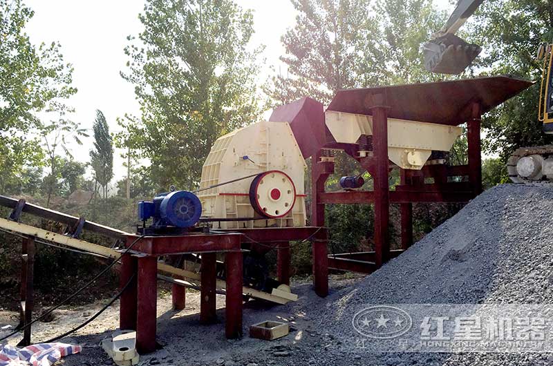 重錘式破碎機(jī)現(xiàn)場(chǎng)