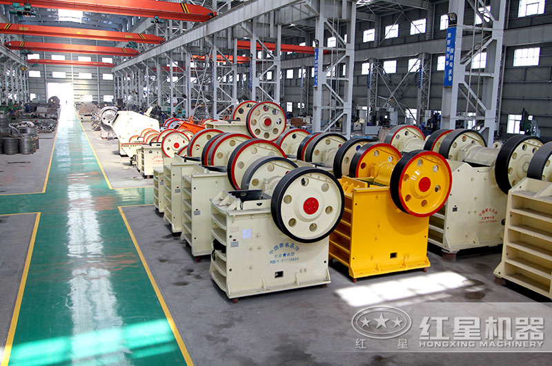 小型石子破碎機(jī)車(chē)間實(shí)拍