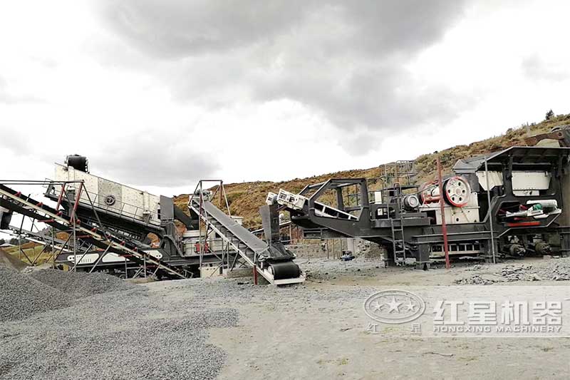 兩臺(tái)車載碎石機(jī)組成的移動(dòng)碎石生產(chǎn)線