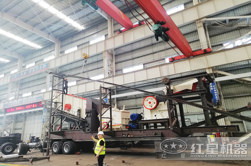 搭載顎破+反擊破的四合一小型移動(dòng)破碎機(jī)