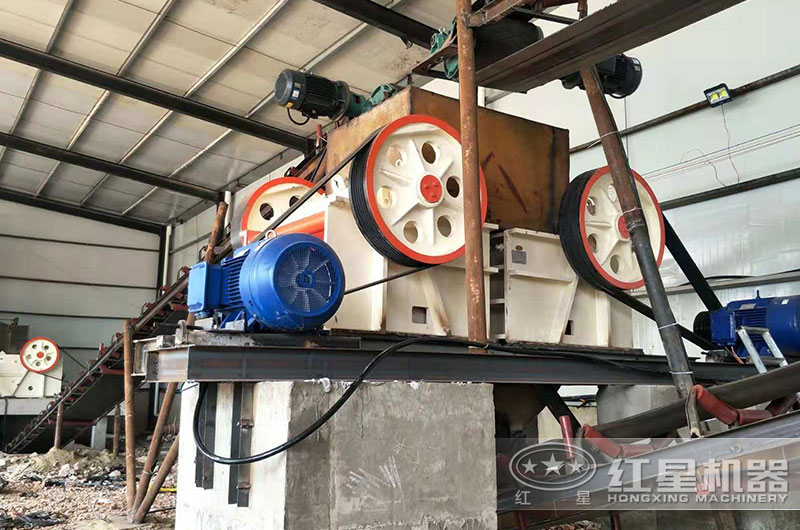 我投資的鄂破機作業(yè)現(xiàn)場