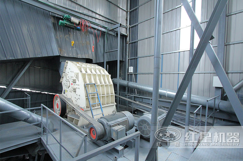 重錘式破碎機(jī)現(xiàn)場(chǎng)實(shí)拍