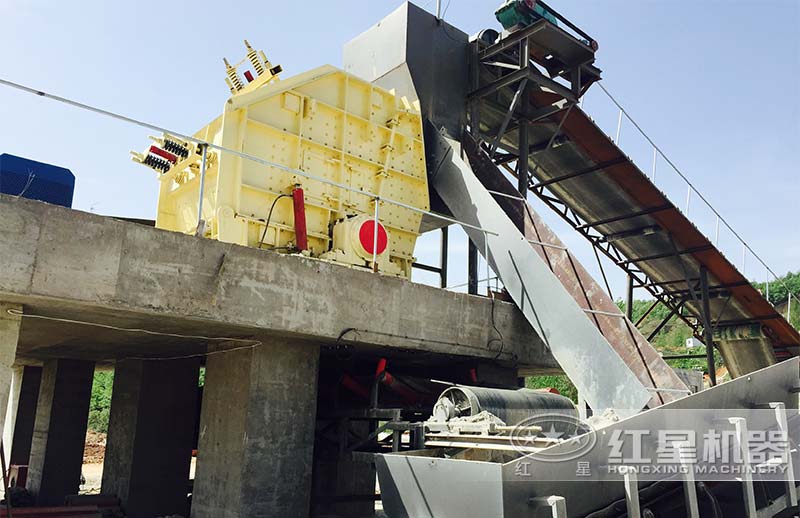 反擊式破碎機(jī)安裝現(xiàn)場(chǎng)