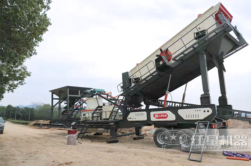 搭載HVI0926機型的移動制砂機現(xiàn)場