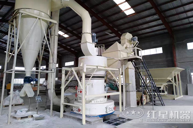 雷蒙磨粉生產(chǎn)現(xiàn)場(chǎng)