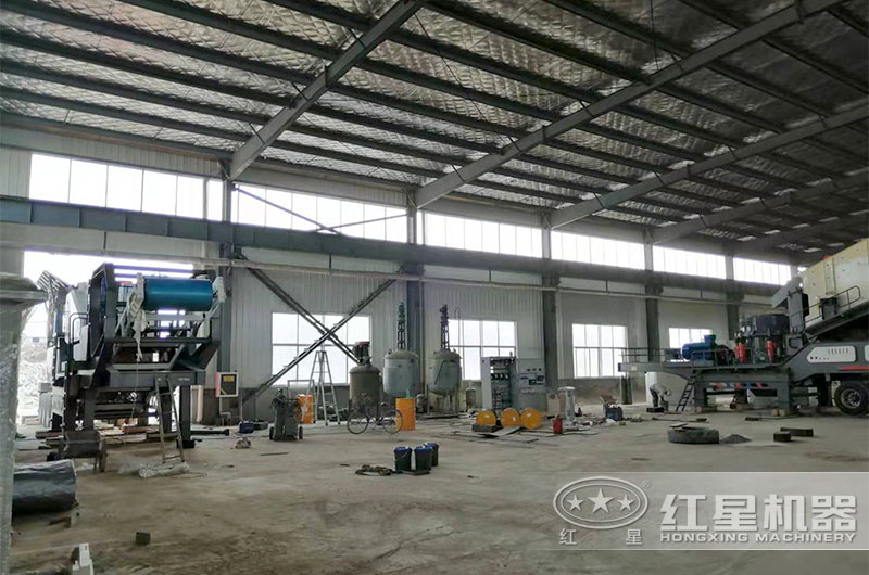 紅星承建的小型移動(dòng)碎石加工現(xiàn)場