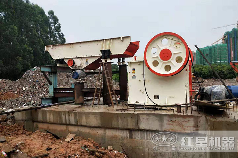 安徽時(shí)產(chǎn)150噸石灰石破碎生產(chǎn)線現(xiàn)場一