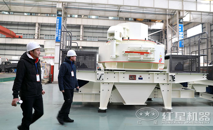 用戶參觀制砂設(shè)備現(xiàn)場(chǎng)
