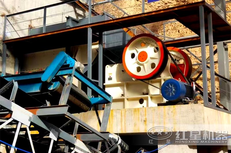 顎式破碎機(jī)設(shè)備現(xiàn)場(chǎng)實(shí)拍