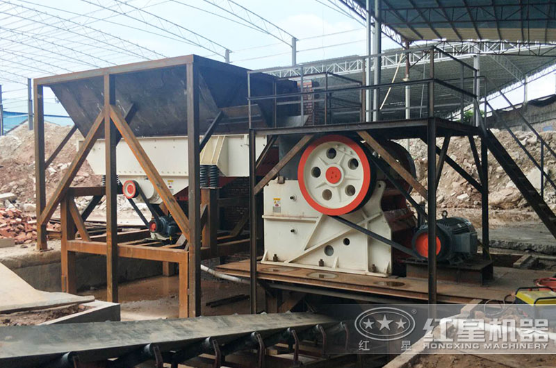 砂石粉碎機(jī)生產(chǎn)現(xiàn)場(chǎng)