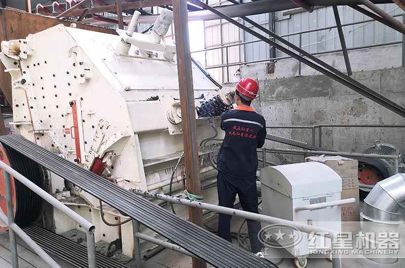 紅星技術人員定期維護與保養(yǎng)設備