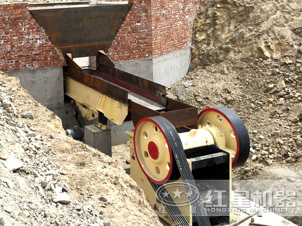 小型破碎機(jī)現(xiàn)場(chǎng)圖