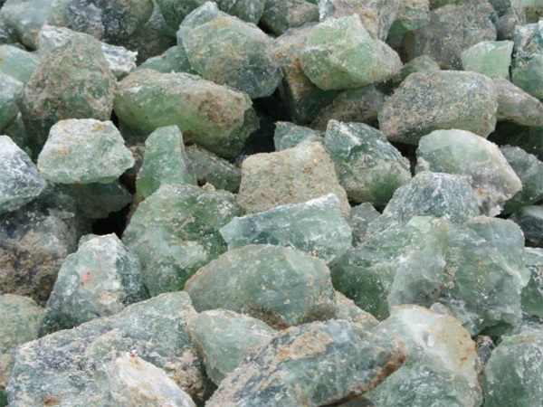 螢石磨粉需要使用哪些磨粉設(shè)備？?jī)r(jià)格多少？